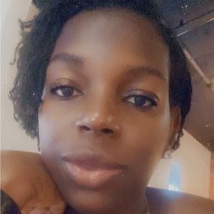 Meet your Posher, Cynthia